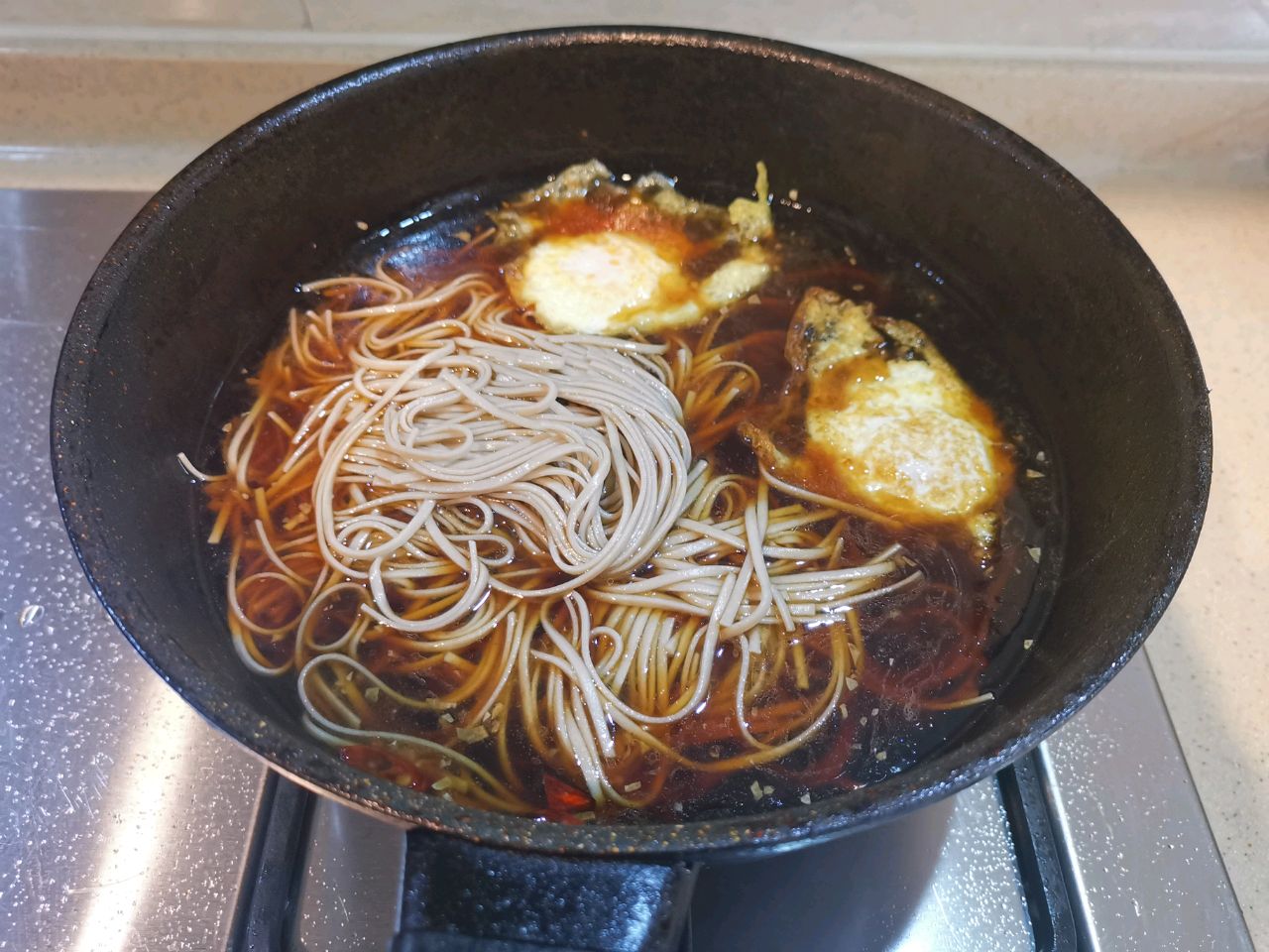 红烧荷包蛋焖面