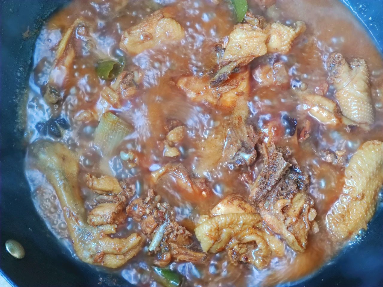 红烧鸡块，鲜嫩多汁，下饭必备！