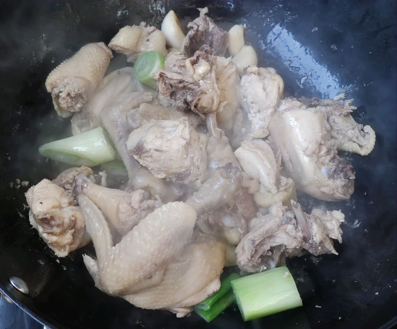红烧鸡块，鲜嫩多汁，下饭必备！