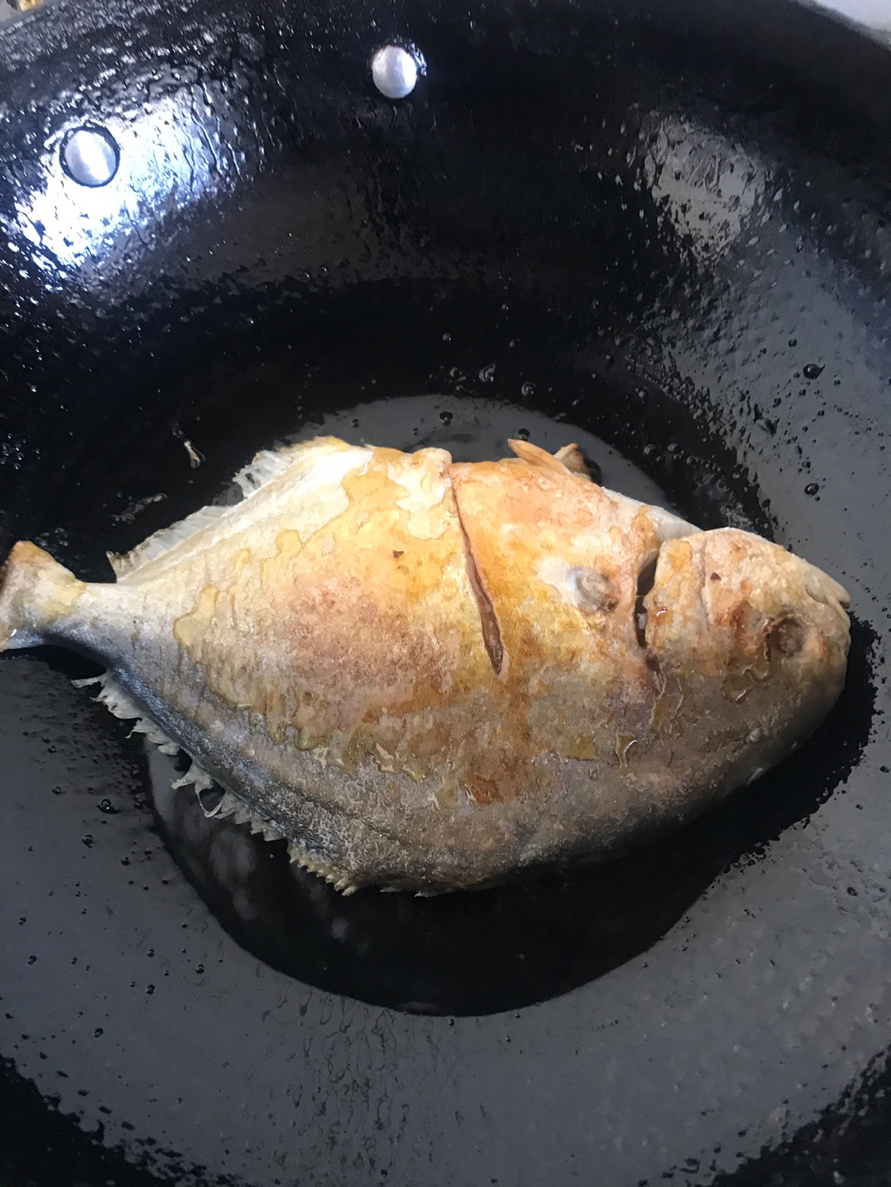 红烧金鲳鱼（煎鱼不粘锅秘方）