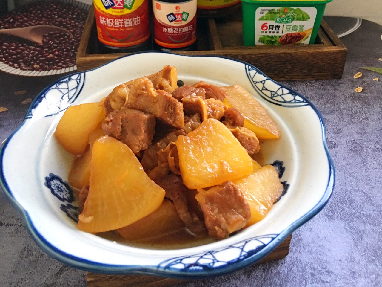 【红烧萝卜牛腩煲】