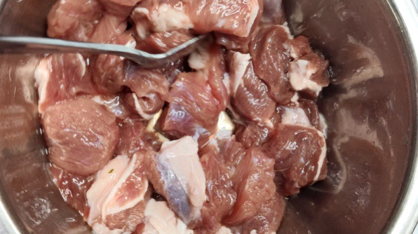 红烧牛肉怎么做才好吃？学会这招，在家也能做出饭店的味道！