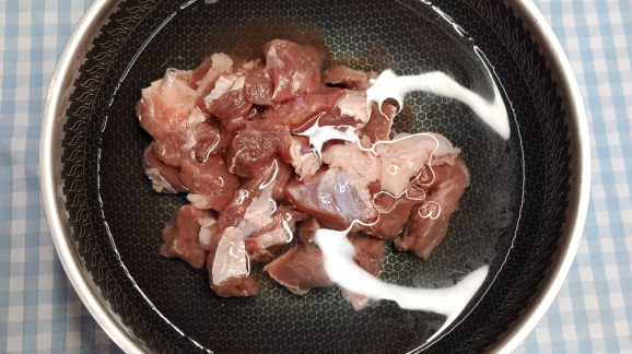 红烧牛肉怎么做才好吃？学会这招，在家也能做出饭店的味道！