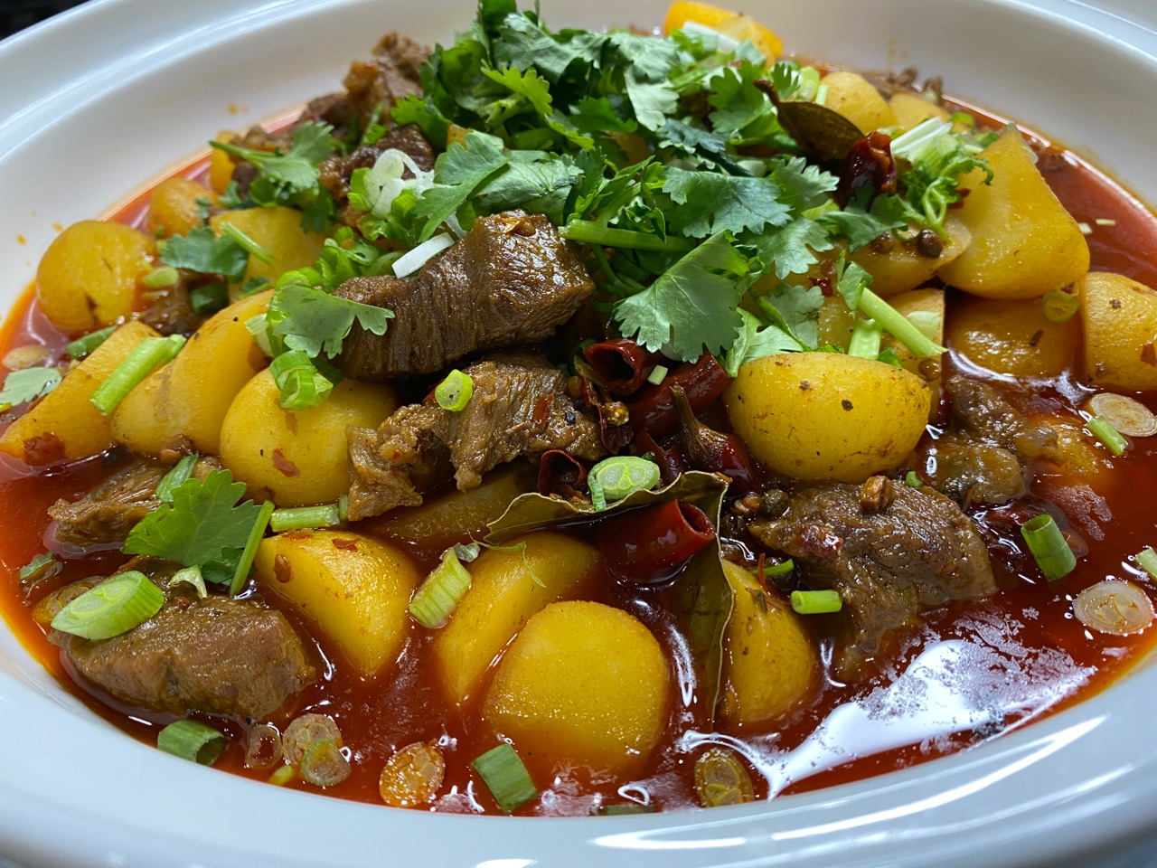 红烧牛肉怎么做才好吃？学会这招，在家也能做出饭店的味道！