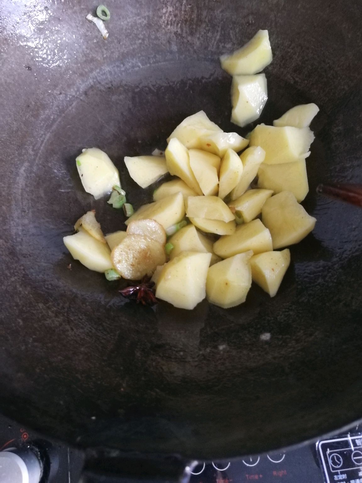 红烧牛蛙土豆