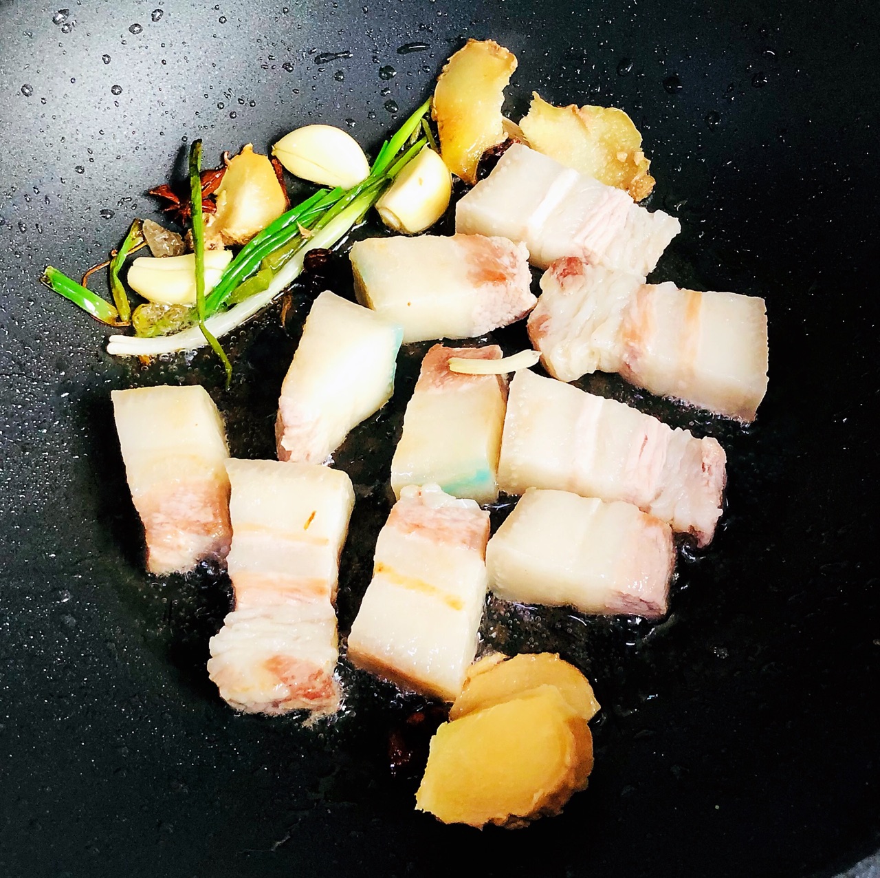 红烧肉和蛋