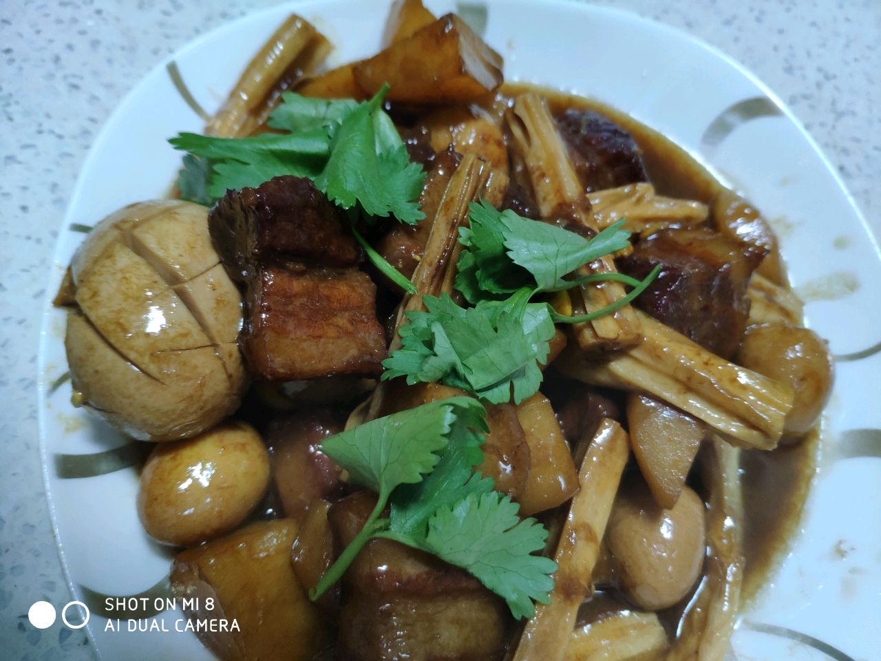 红烧肉焖蛋炖土豆
