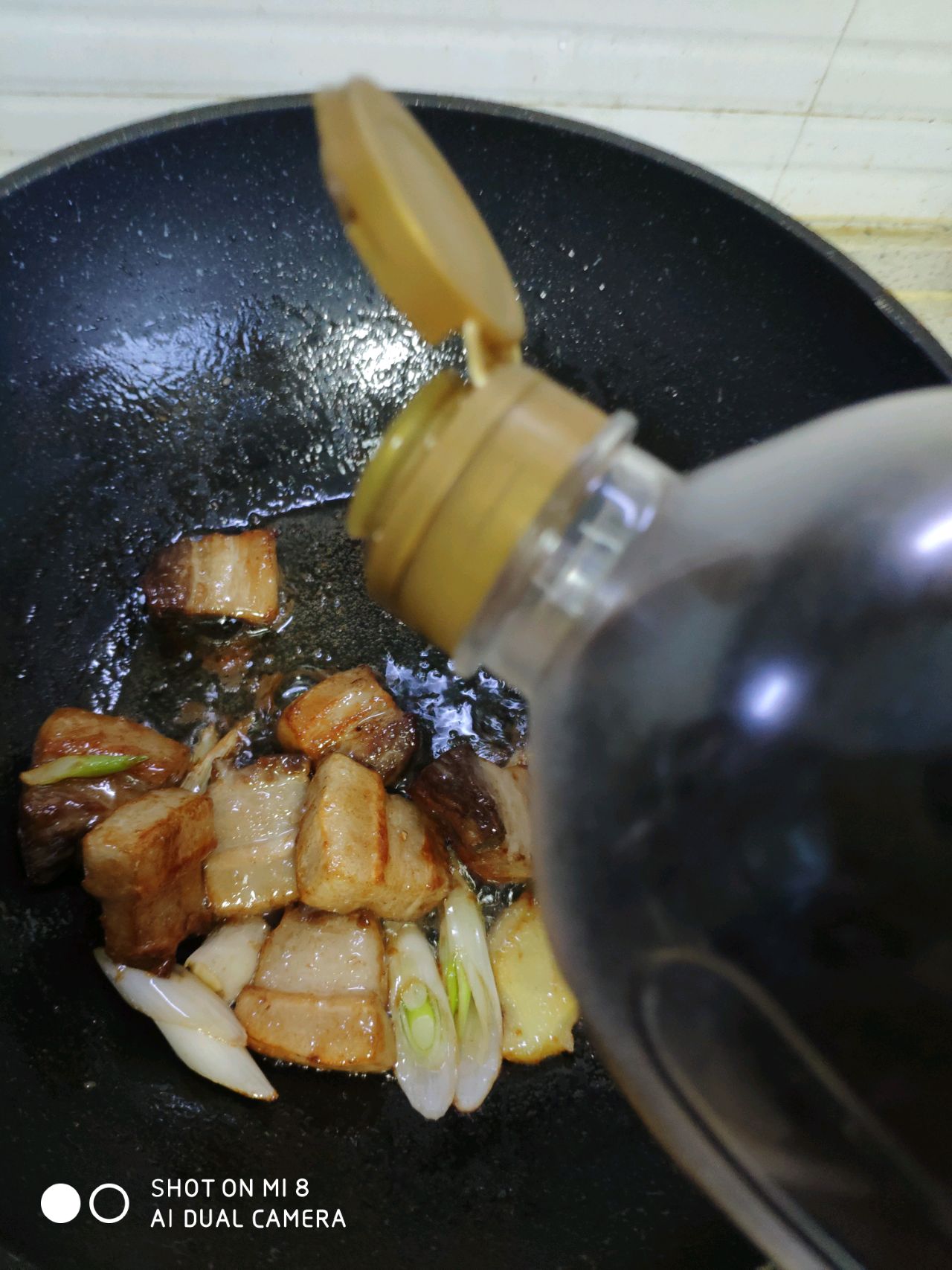 红烧肉焖蛋炖土豆