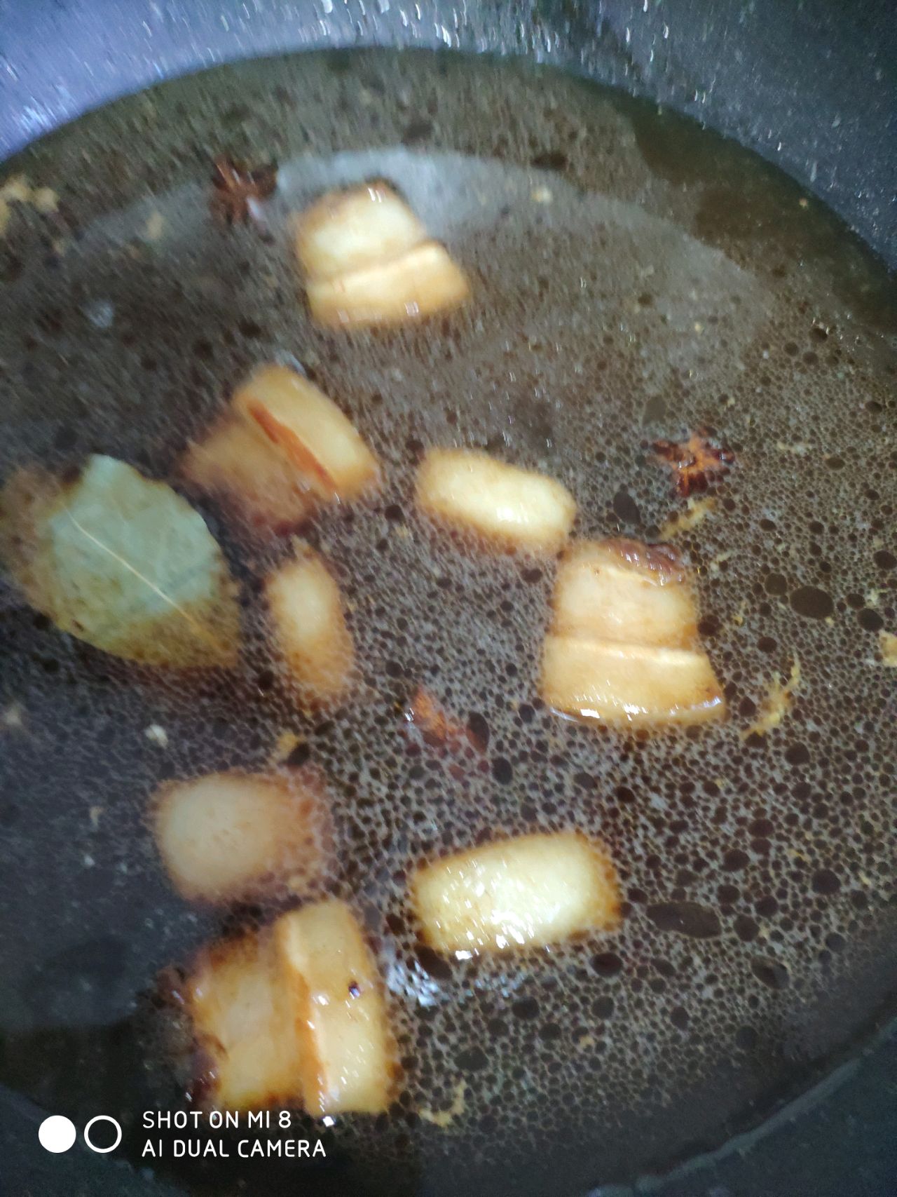 红烧肉焖蛋炖土豆