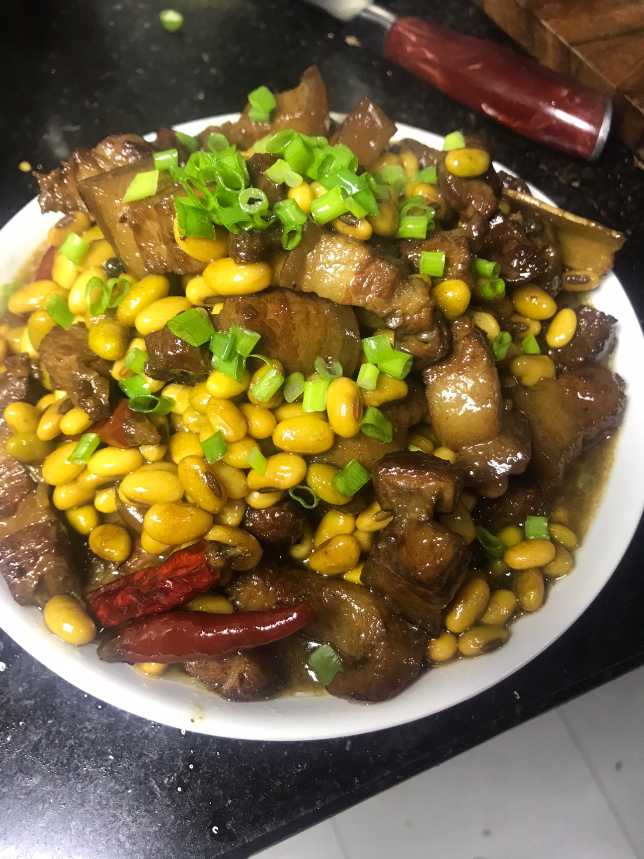 红烧肉烧毛豆