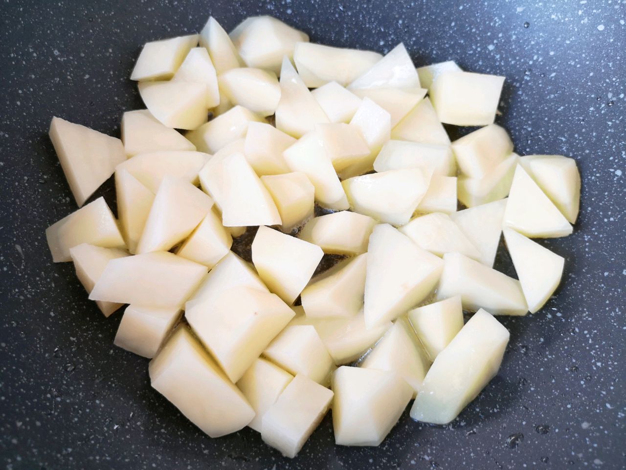 红烧土豆鹌鹑蛋