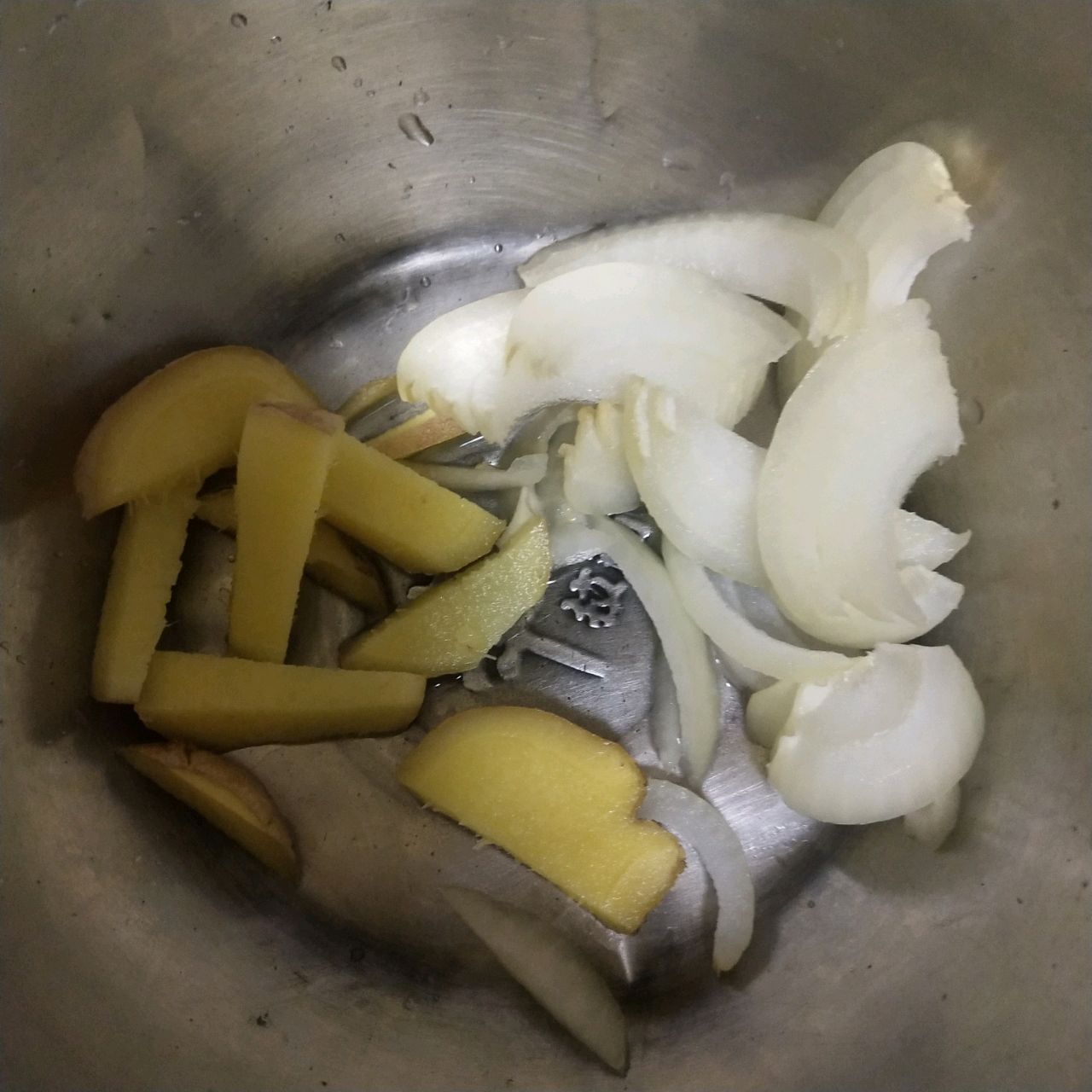 红烧土豆鸡块