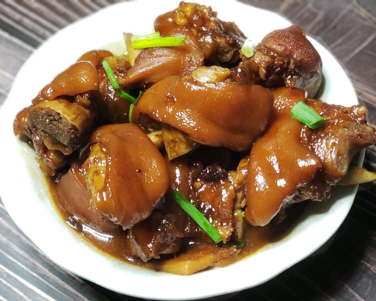 红烧猪蹄~软糯下饭，超入味