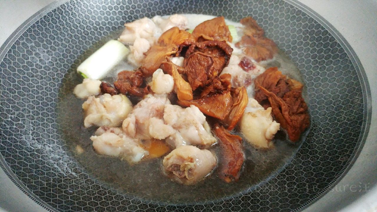 红薯粉皮蘑菇鸡