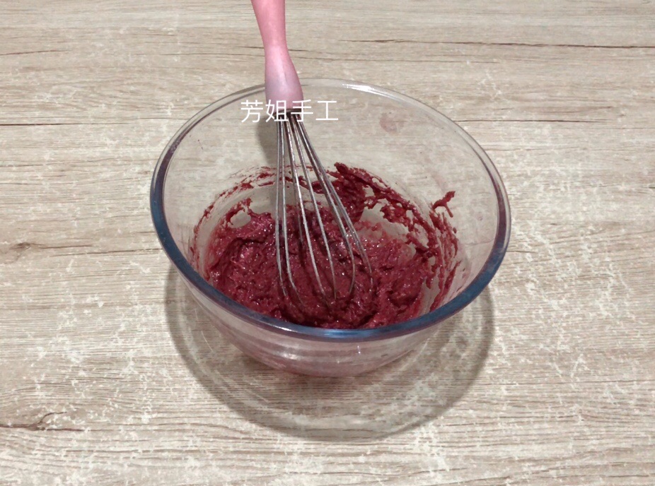 红丝绒草莓年轮蛋糕卷