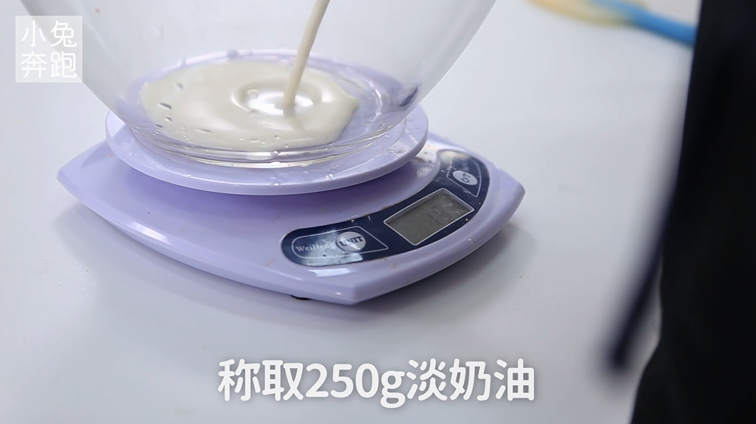 红丝绒盒子蛋糕的做法，小兔奔跑甜品教程