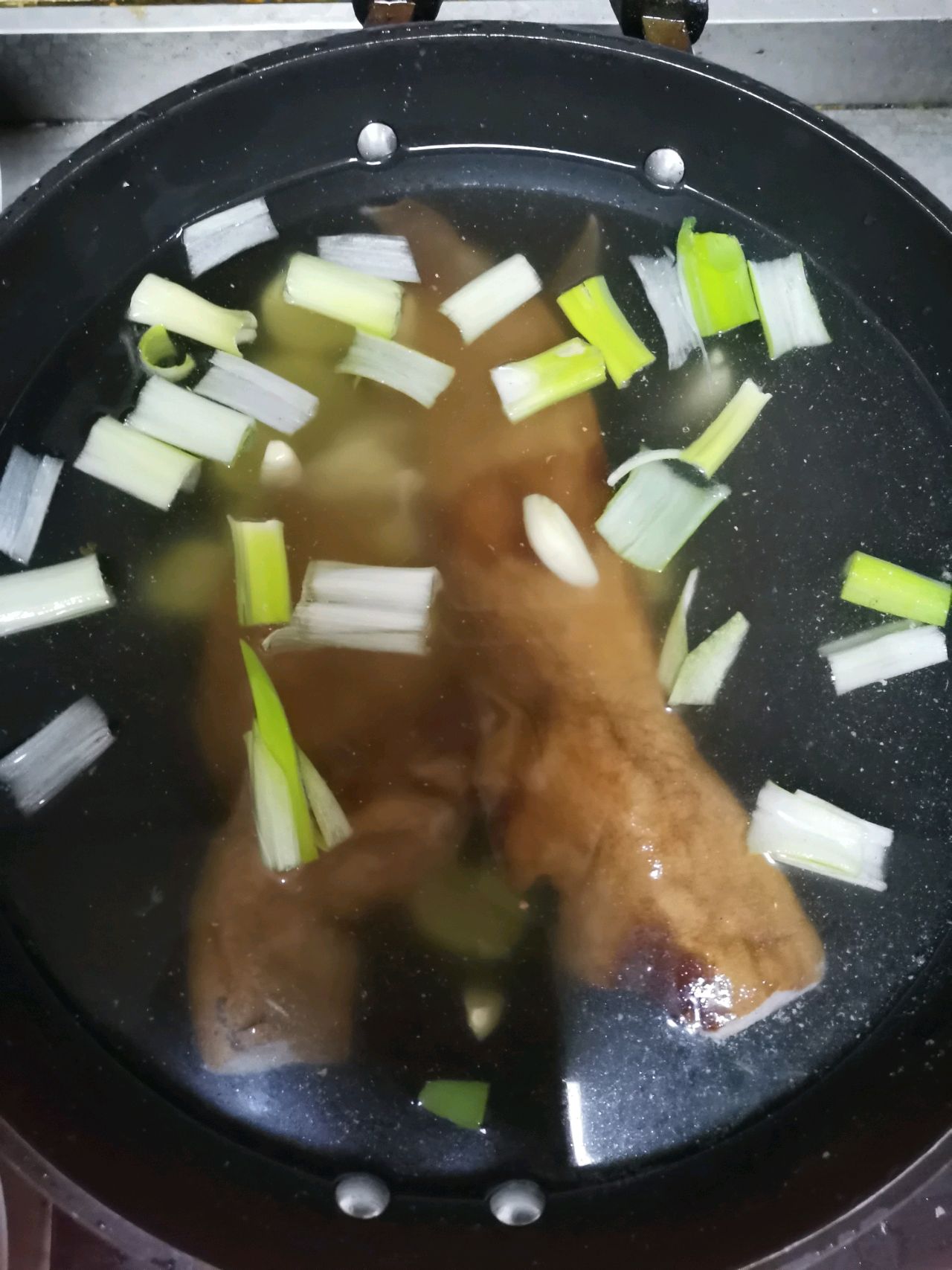 红油腊猪耳
