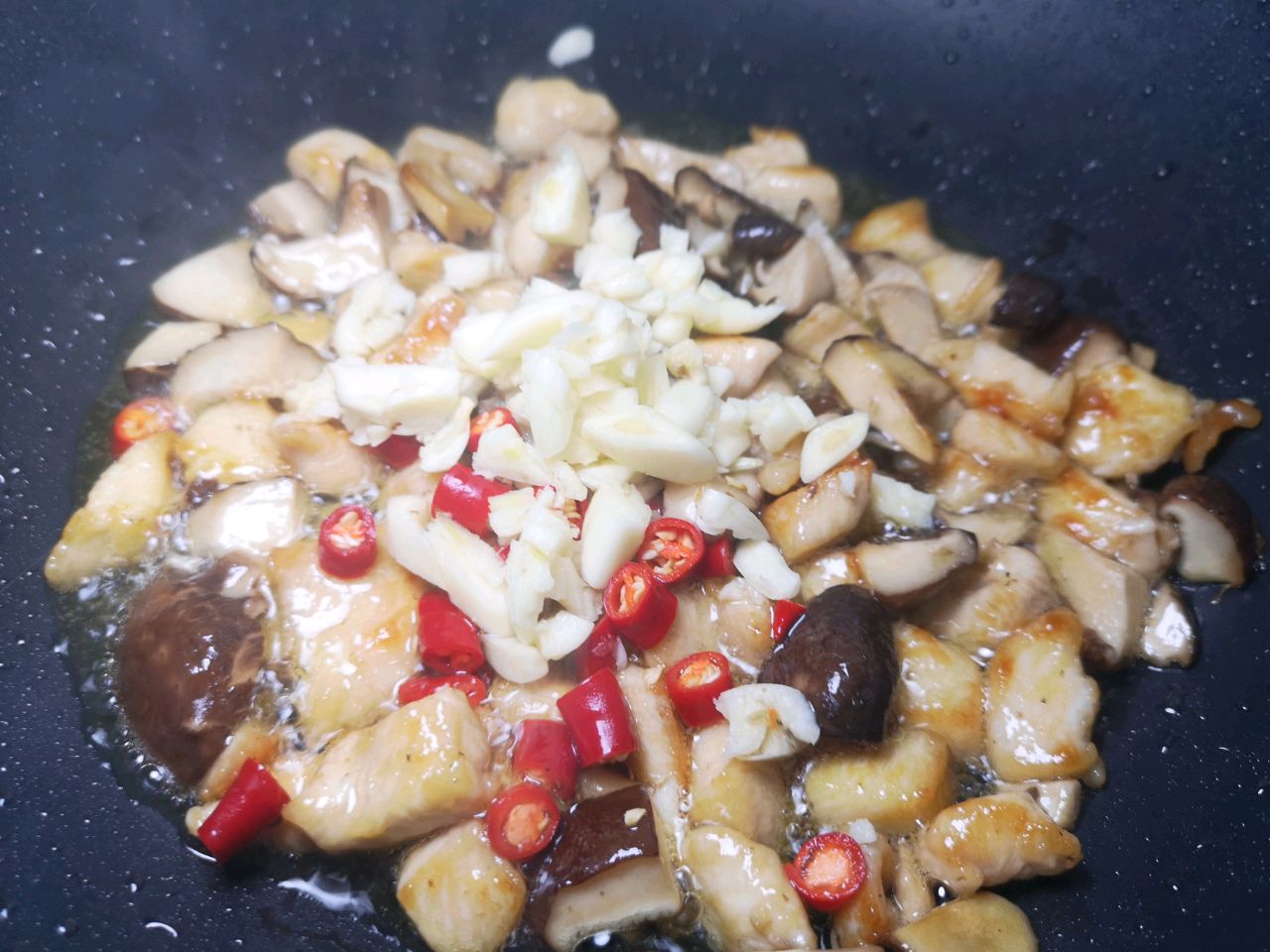 红油香菇鸡肉