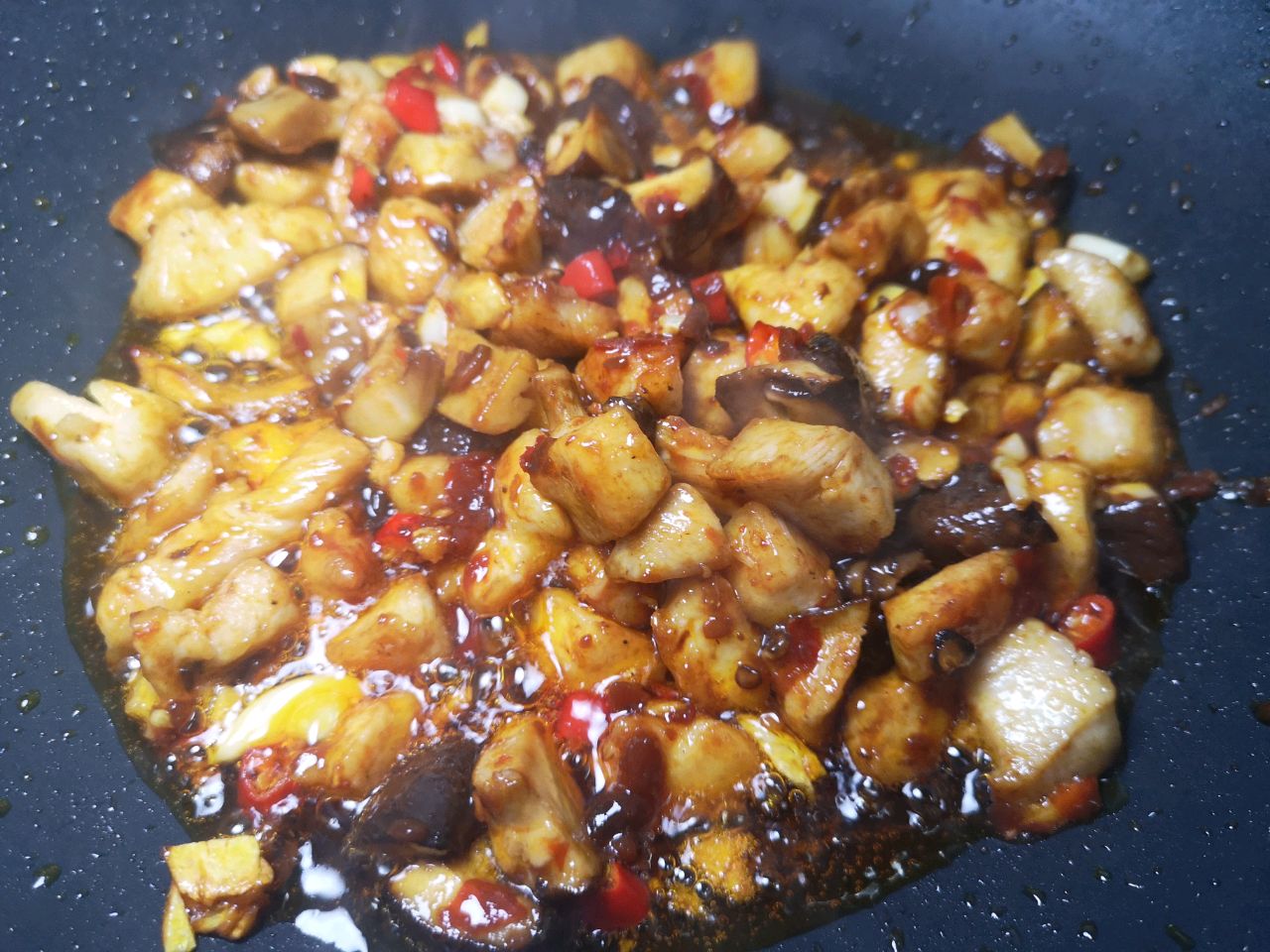 红油香菇鸡肉