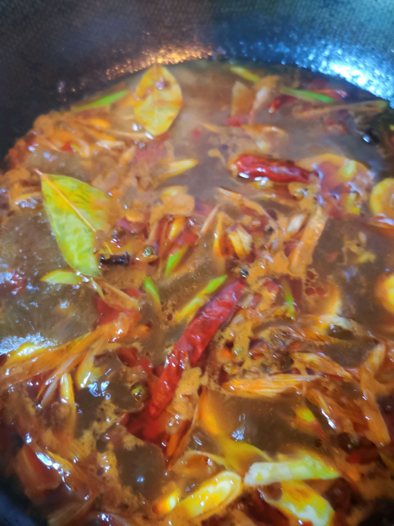 红油香酥刀鱼罐头