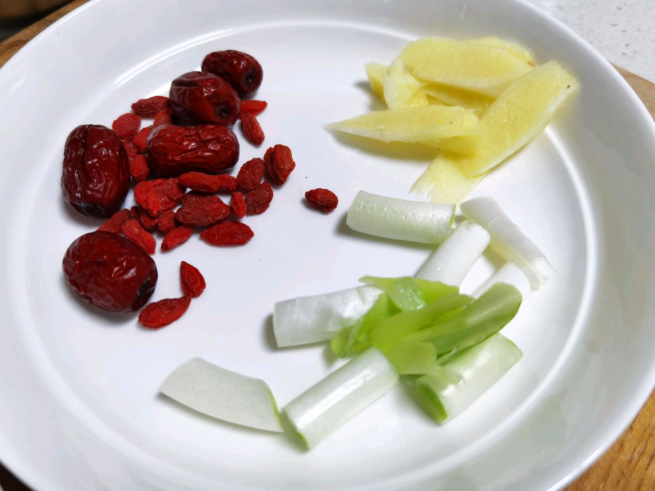 红枣虫草乌鸡汤