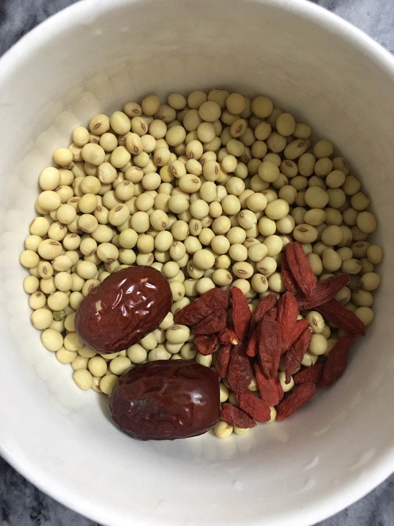 红枣枸杞黄豆浆