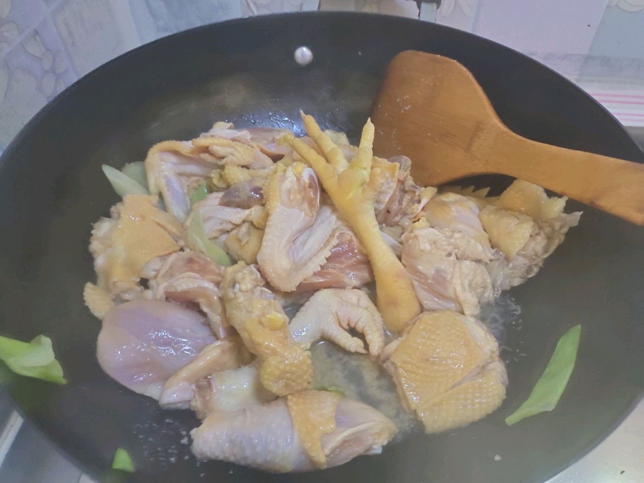 红枣枸杞鸡汤