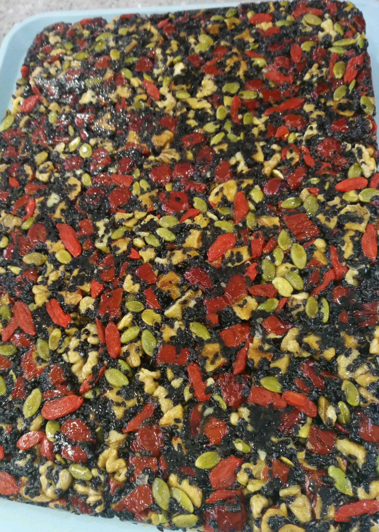 红枣黑芝麻核桃糕