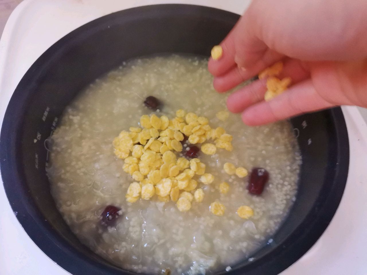 红枣银耳小米粥