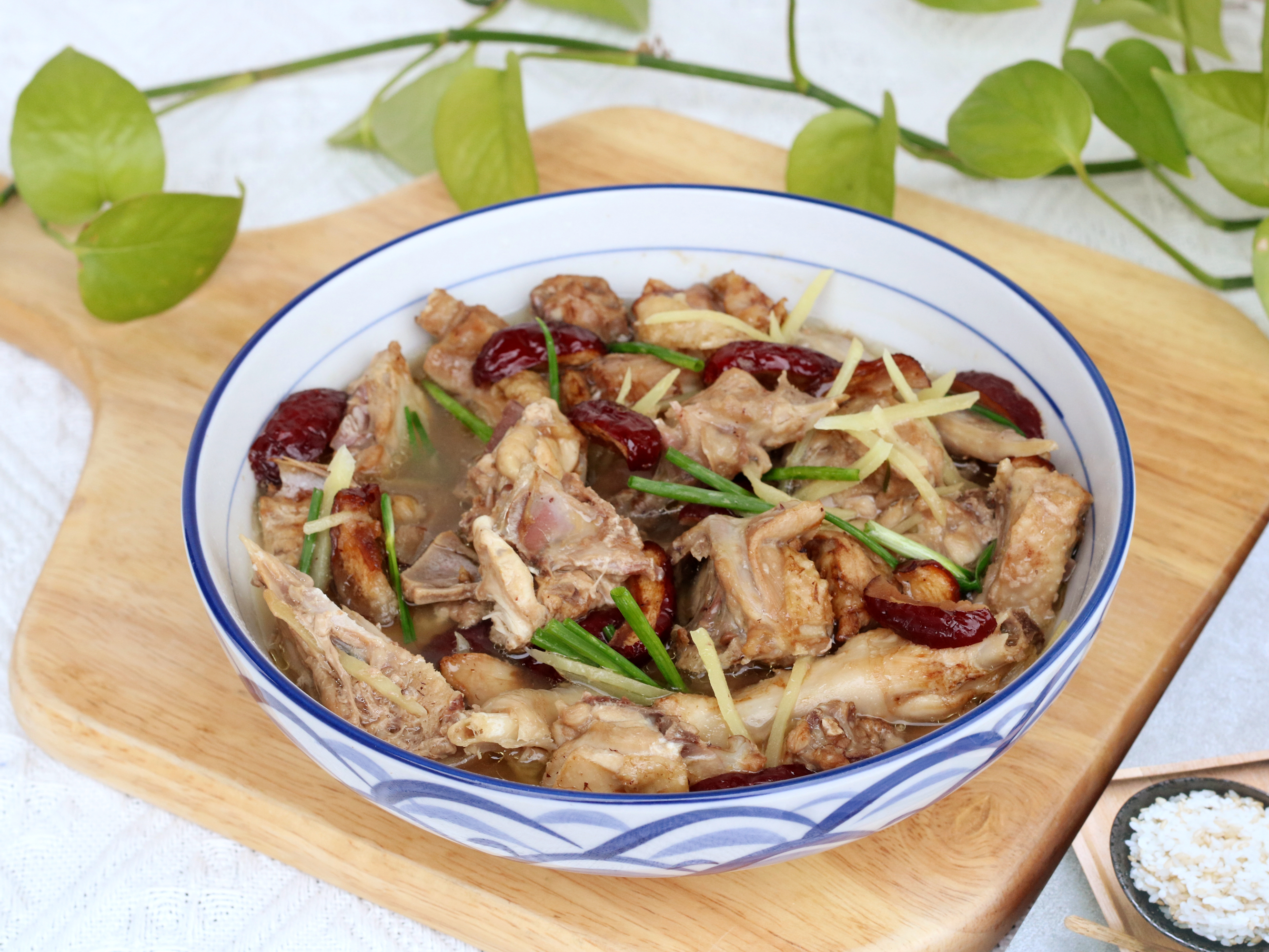 红枣蒸鸡肉