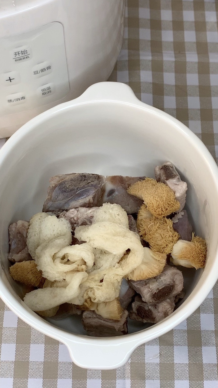 猴头菇竹荪养胃汤