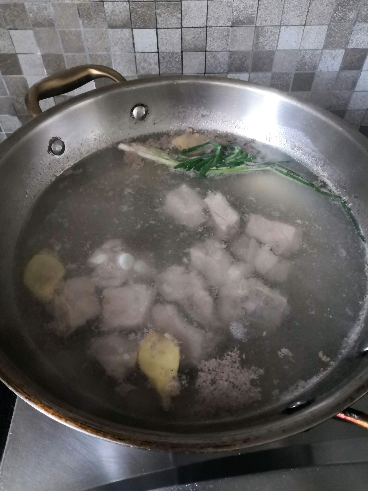 湖北传统～排骨莲藕汤