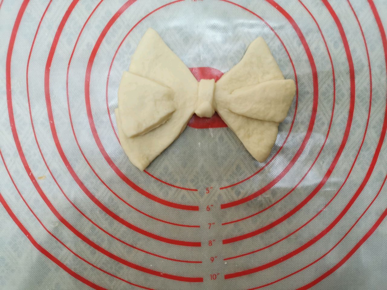 蝴蝶结面包