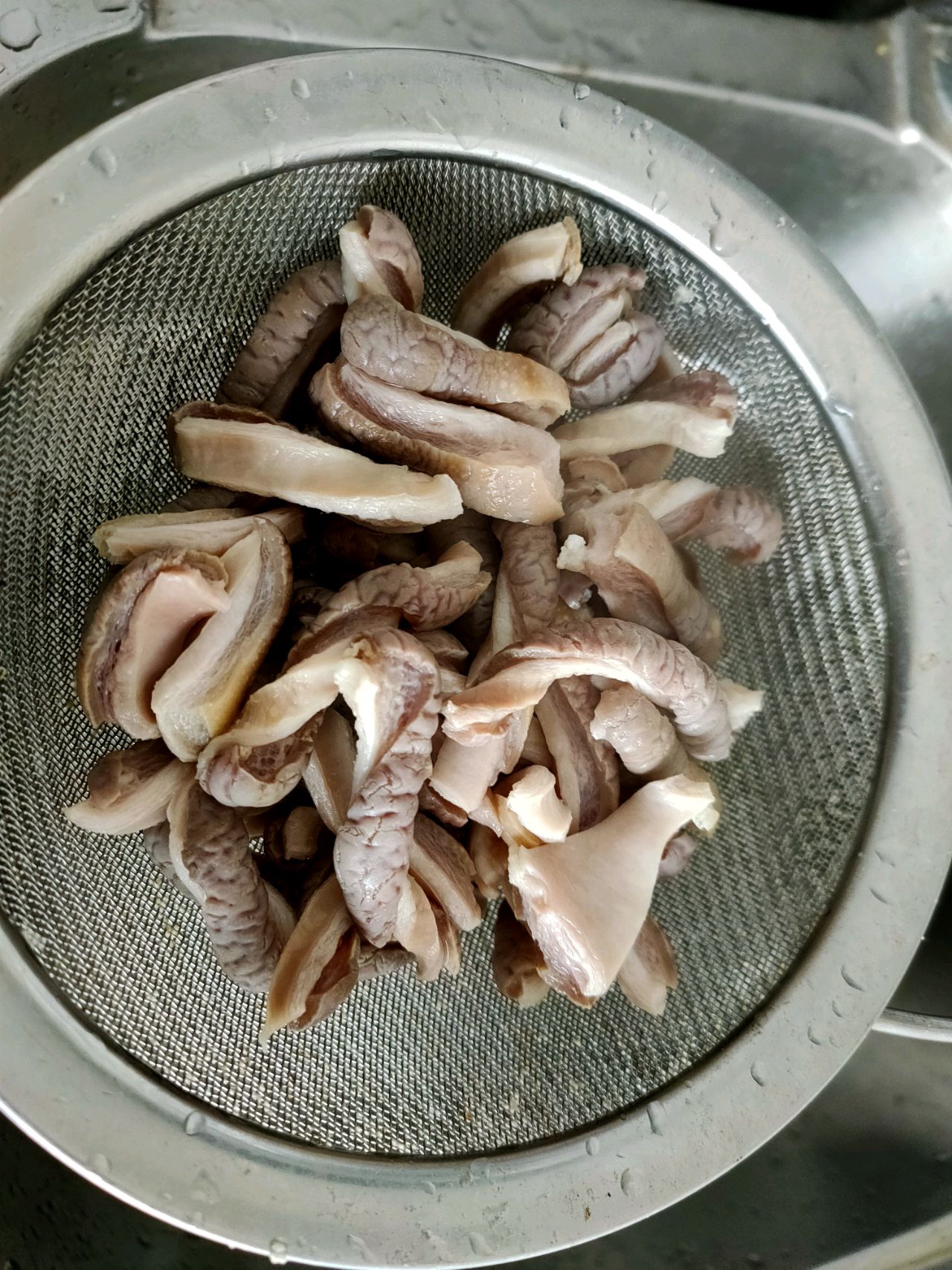胡椒百合枸杞猪肚鸡肉汤