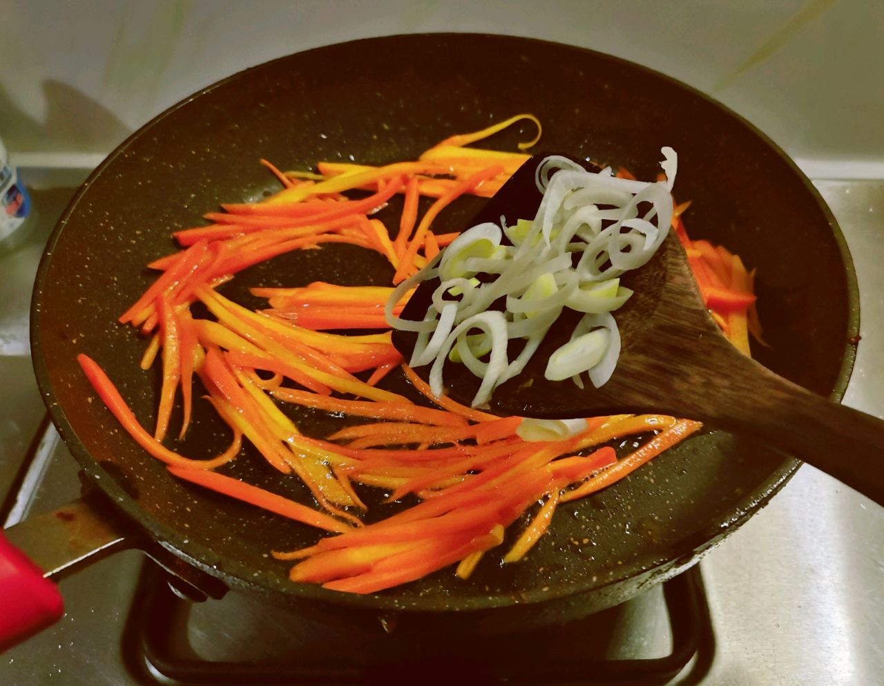 胡萝卜炒杏鲍菇