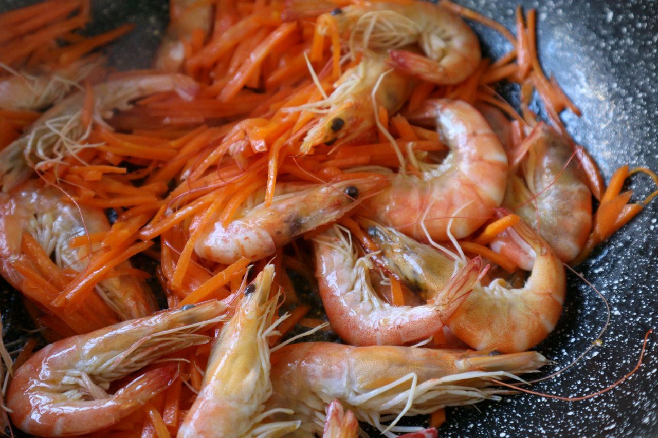 胡萝卜粉丝鲜虾饭