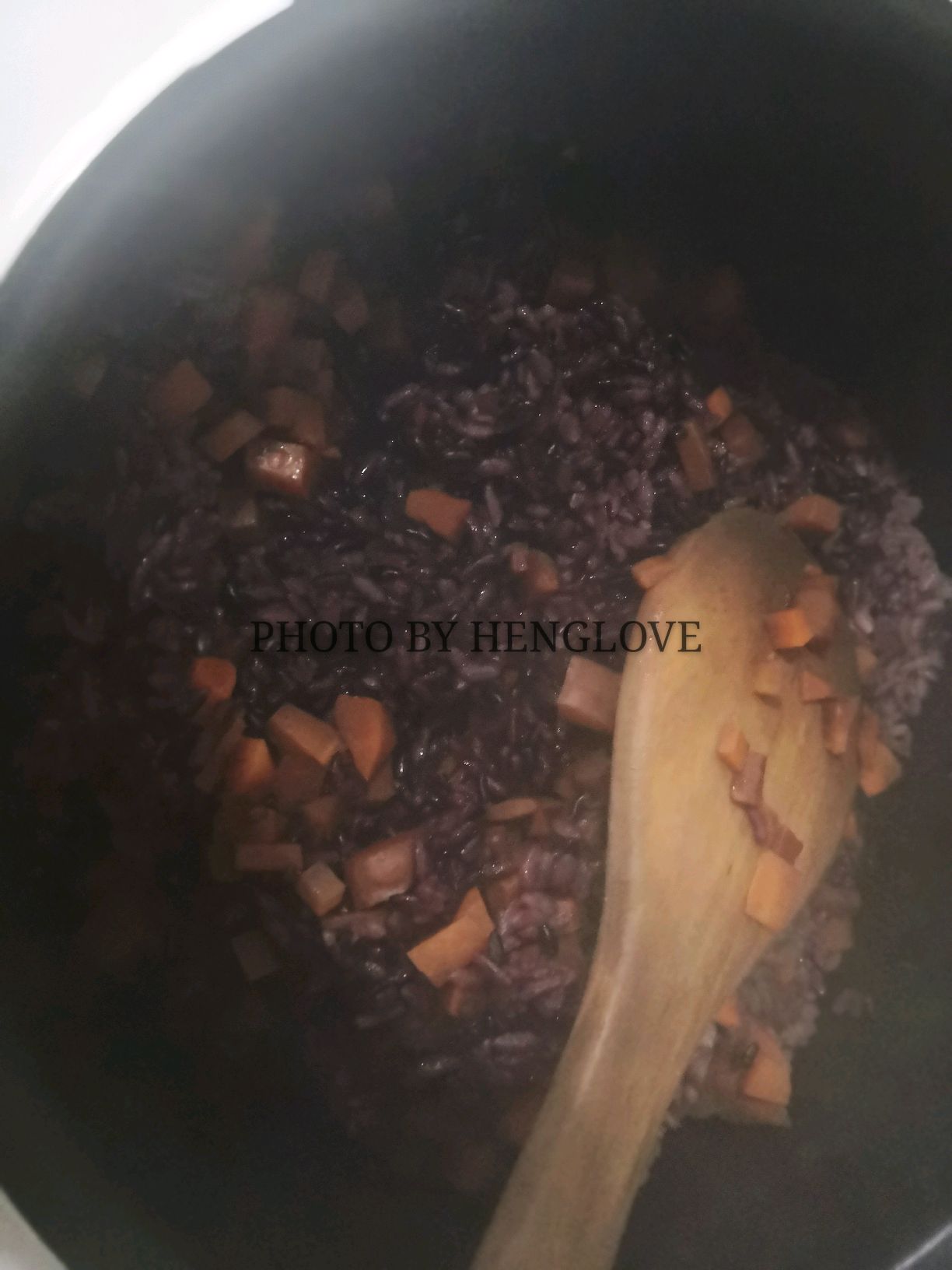胡萝卜黑米饭