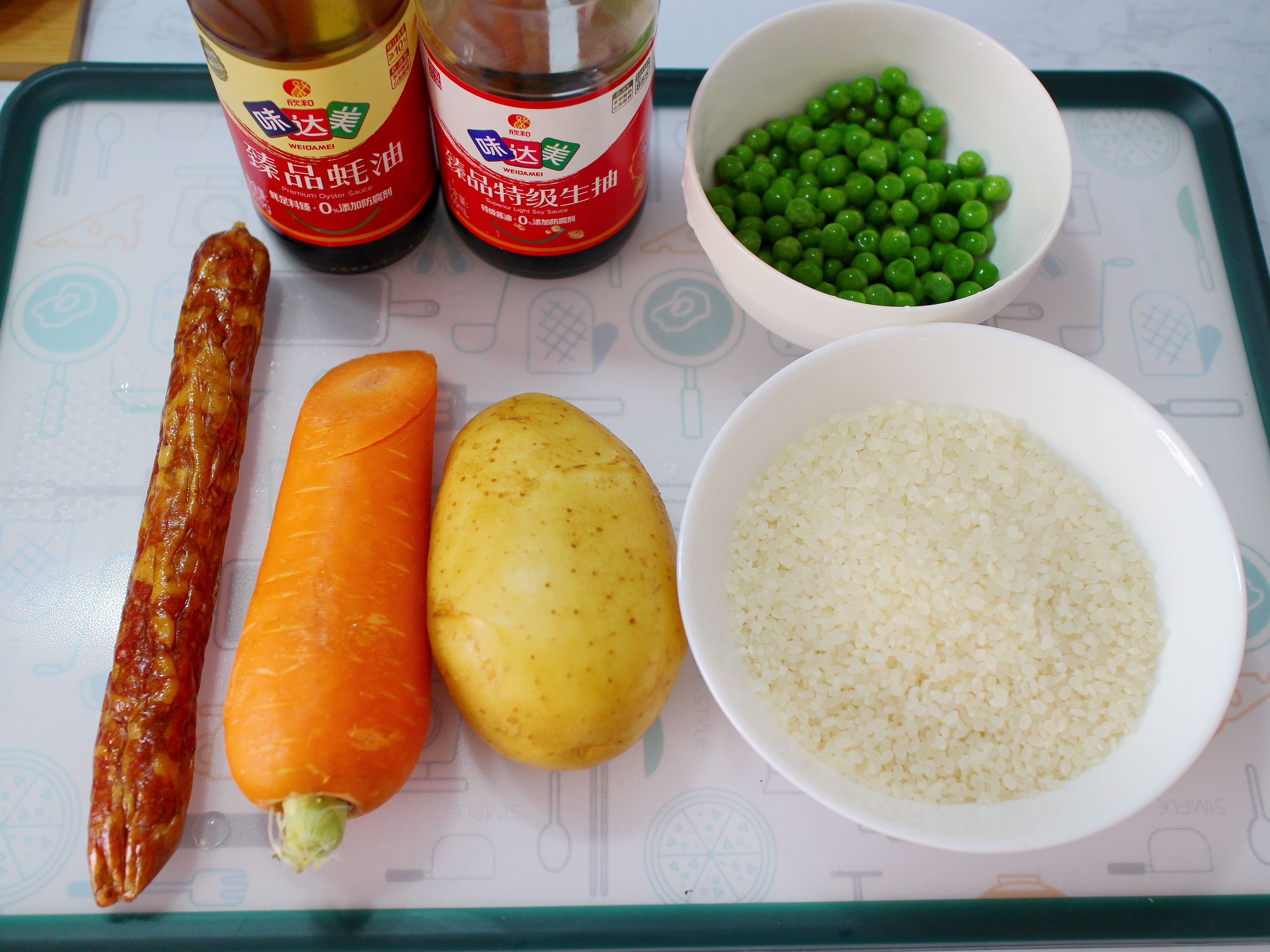 胡萝卜腊肠焖饭