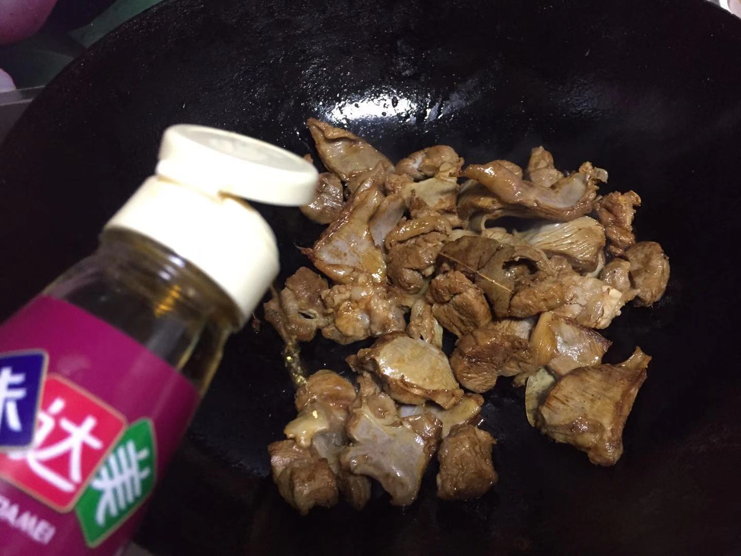 胡萝卜焖羊肉