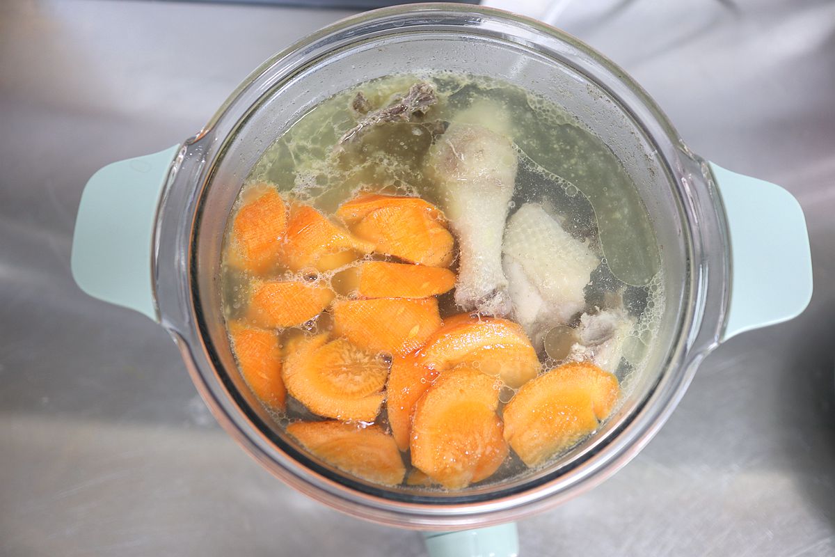 胡萝卜山药鸡汤