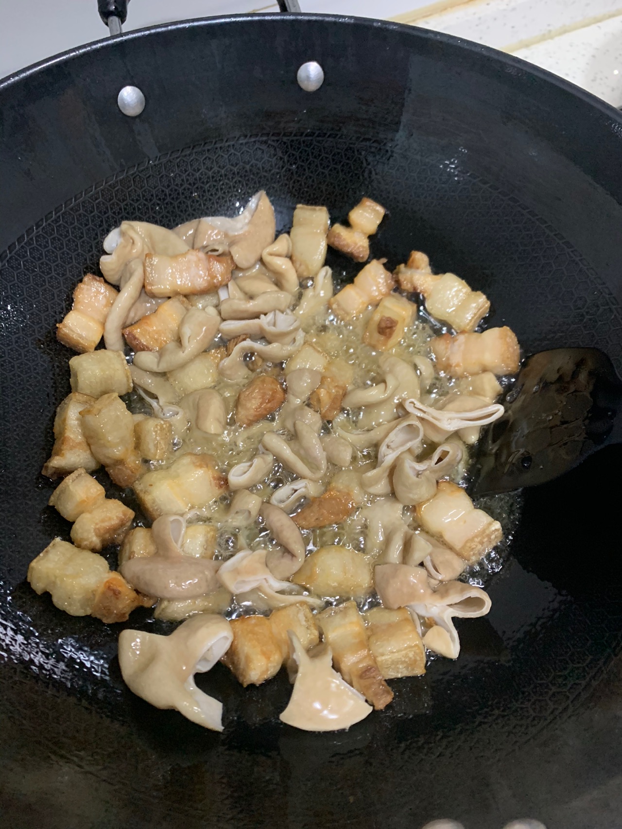 胡萝卜烧肥肠