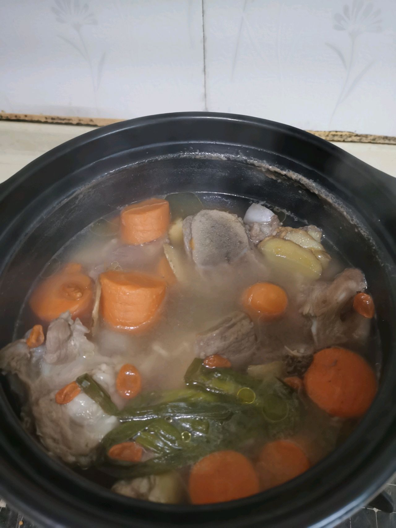 胡萝卜筒骨汤