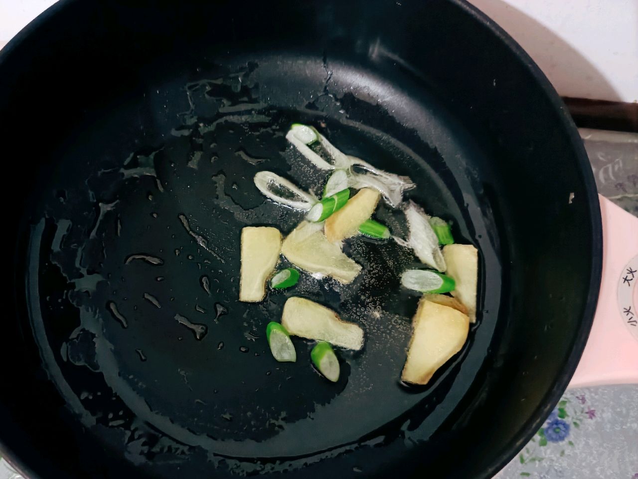 胡萝卜香菇肥牛汤
