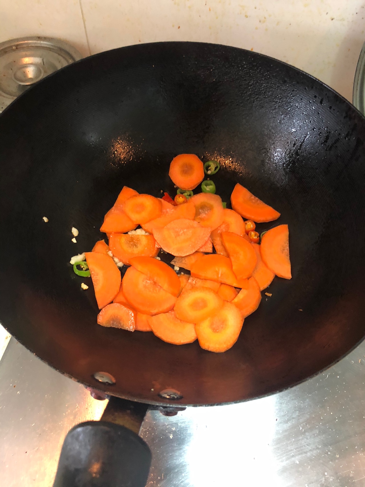 胡萝卜杏鲍菇烩腐竹黑木耳