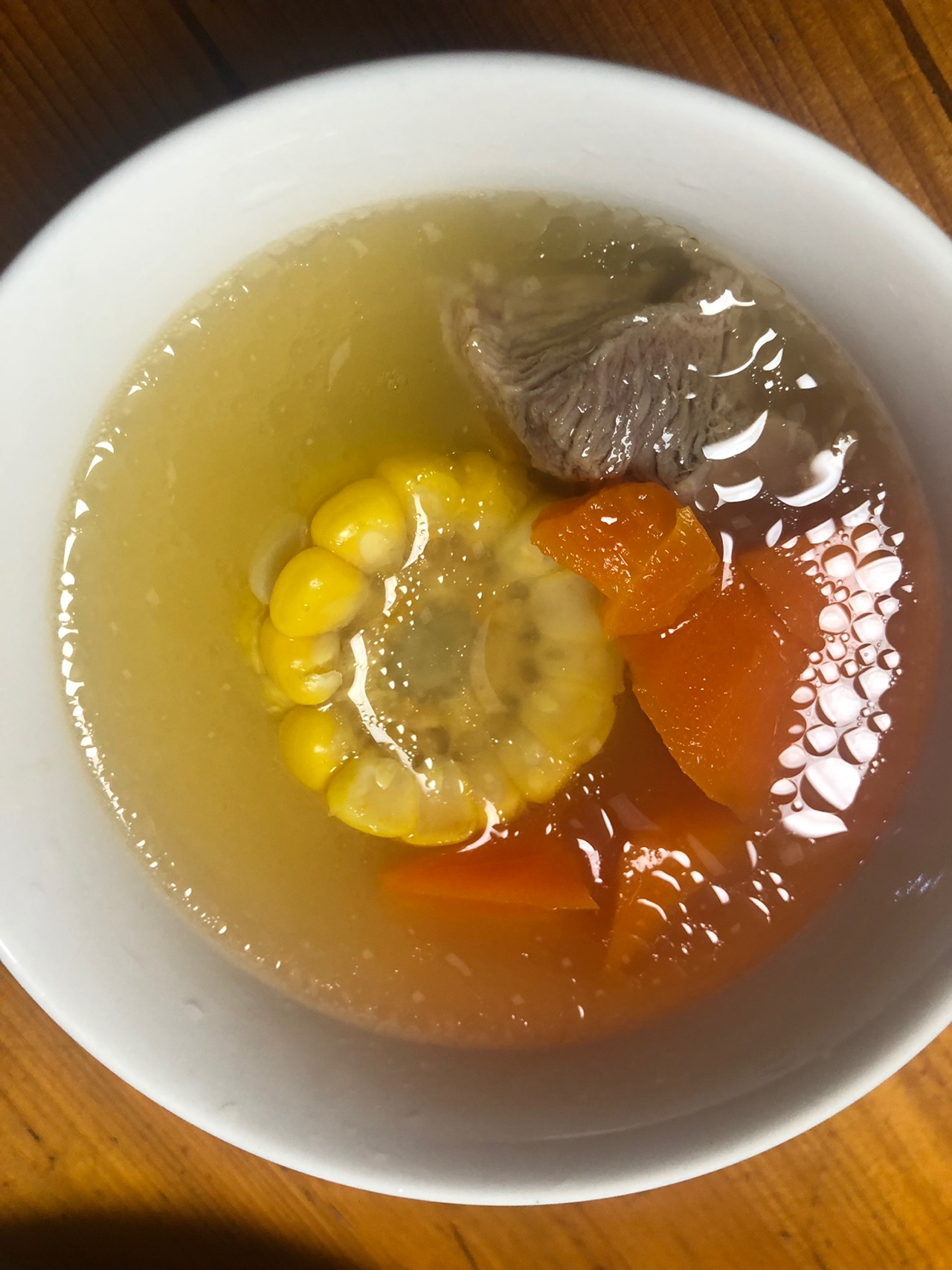 胡萝卜玉米龙骨汤