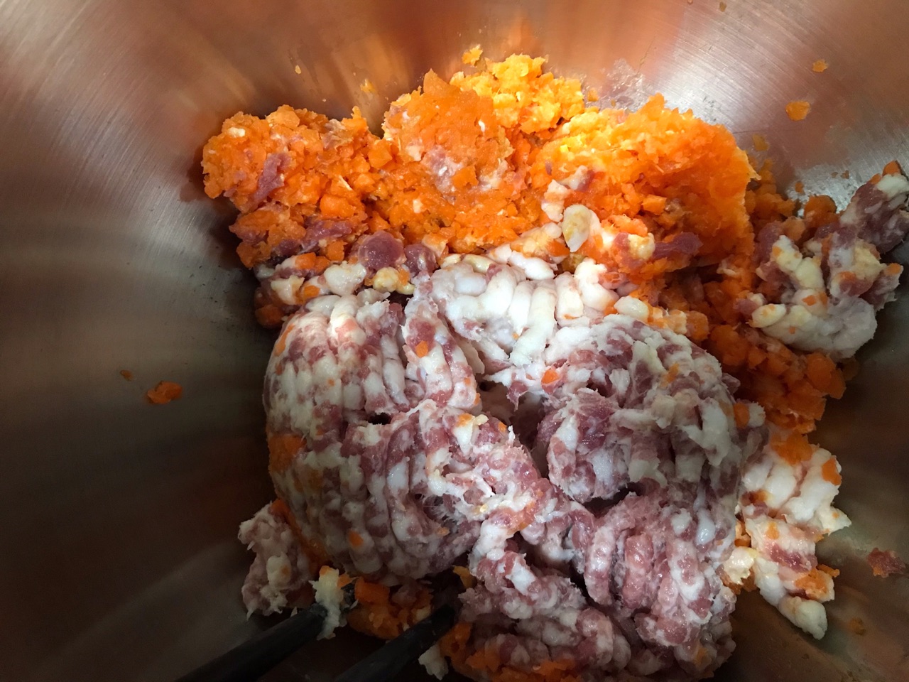 【胡萝卜玉米香菇蒸饺】