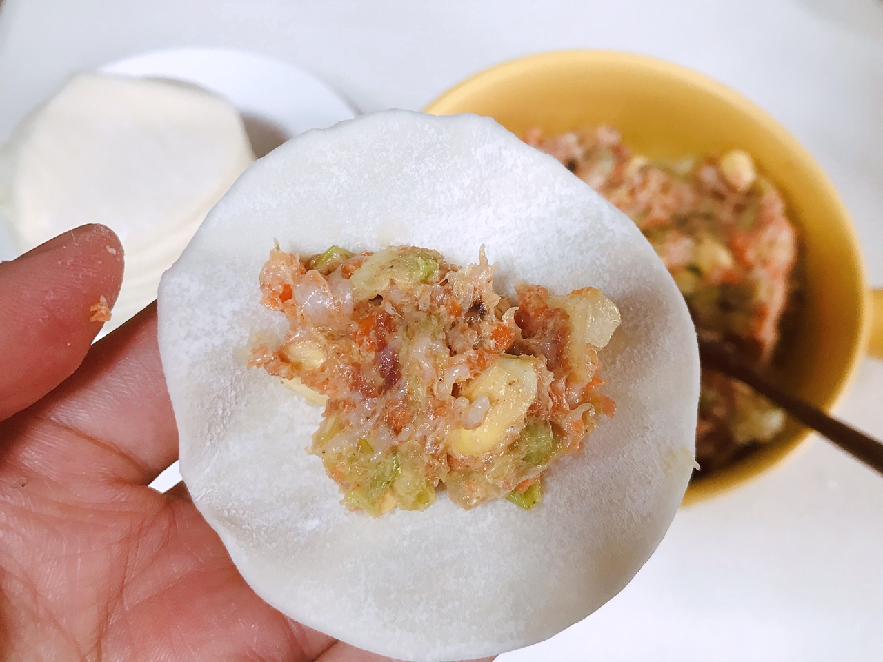 【胡萝卜玉米香菇蒸饺】