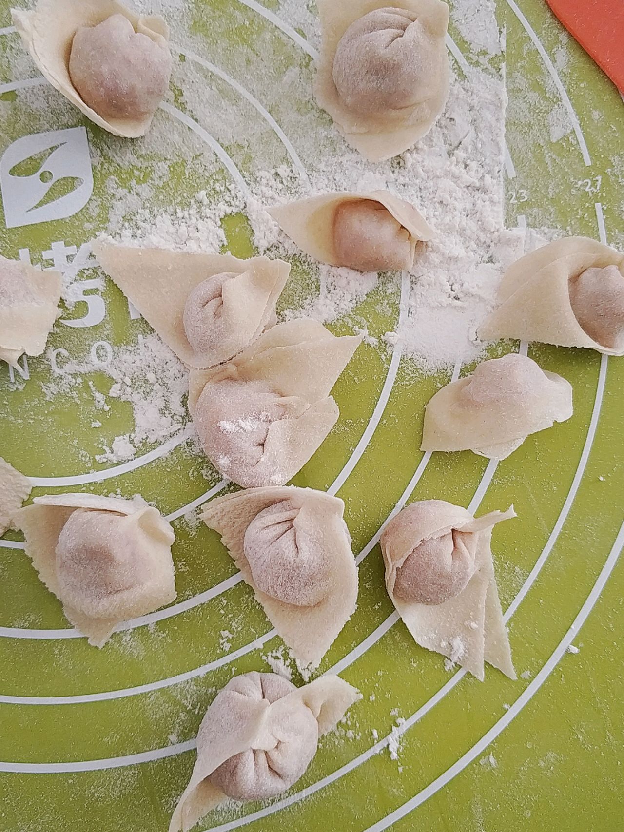 胡萝卜猪肉馄饨