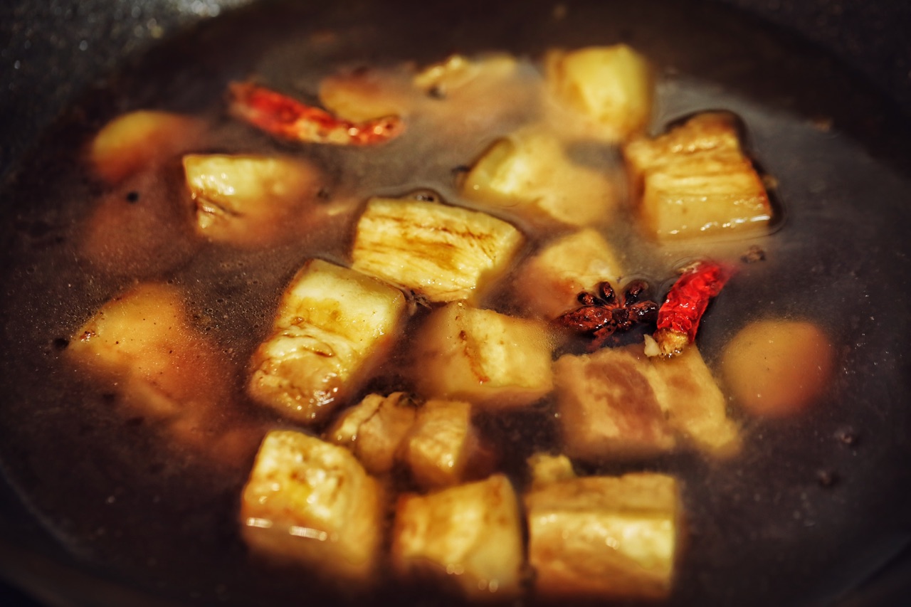 虎皮鹌鹑蛋年糕烧肉（下饭最佳）