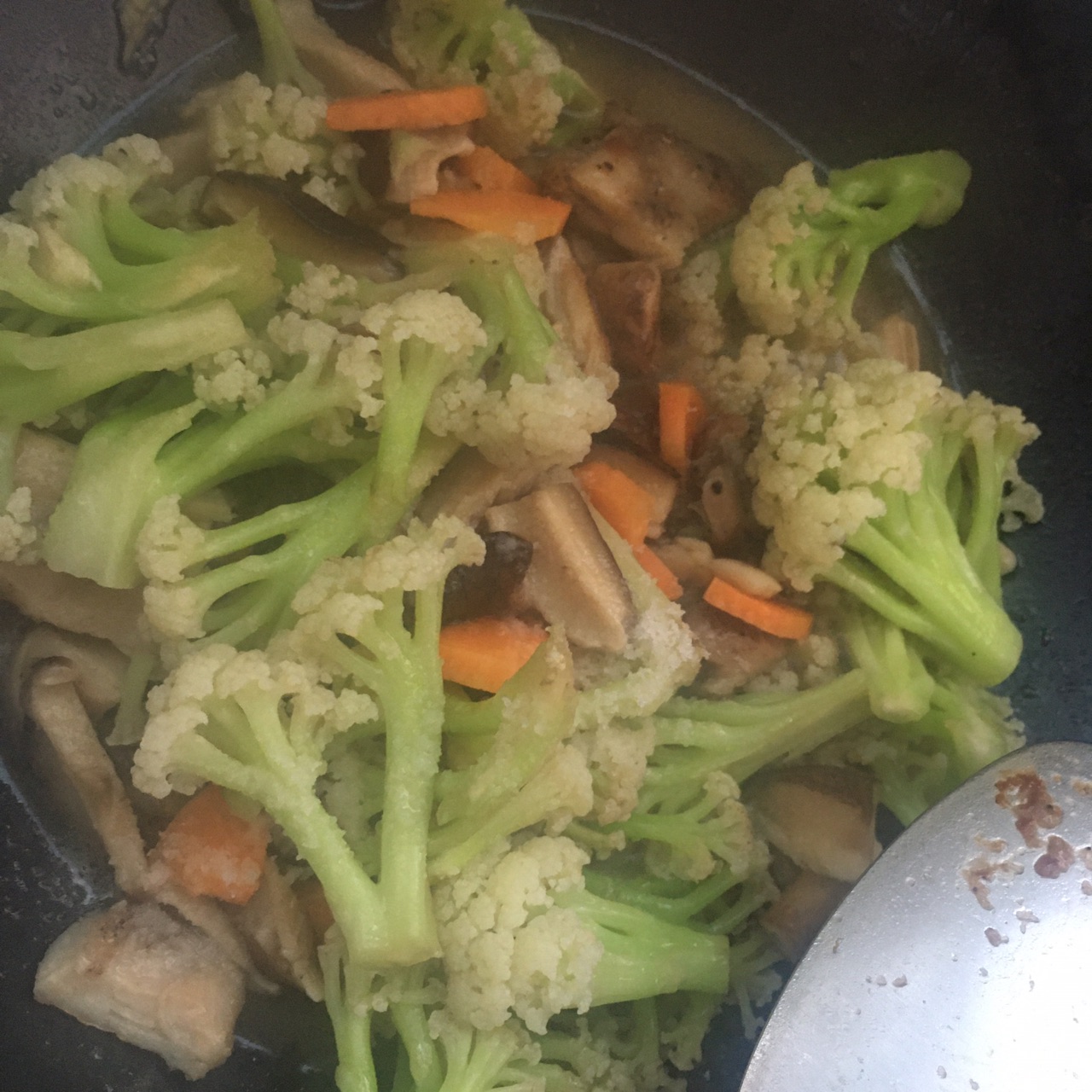 花菜香菇炒鸡排